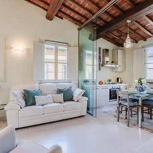 Helene Smart Flat With Elevator Inside Apartment Lucca