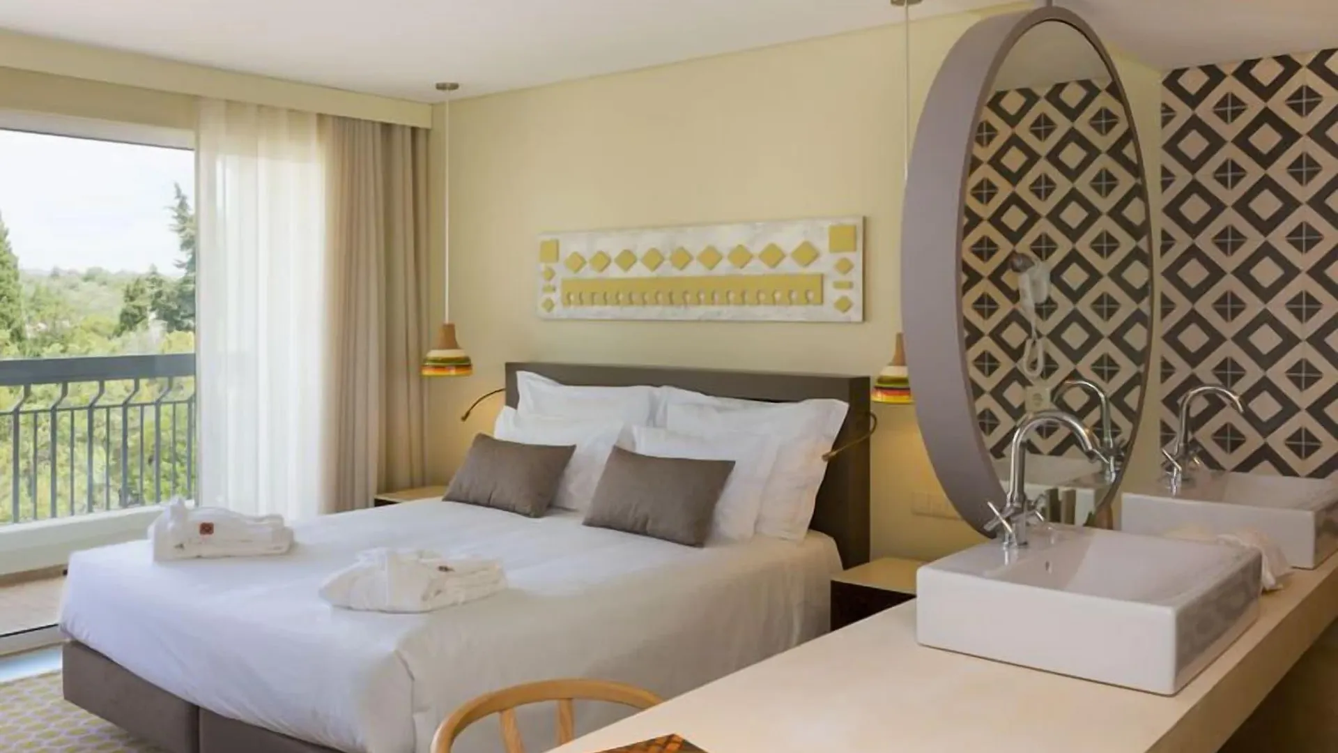 Ozadi Tavira Hotel