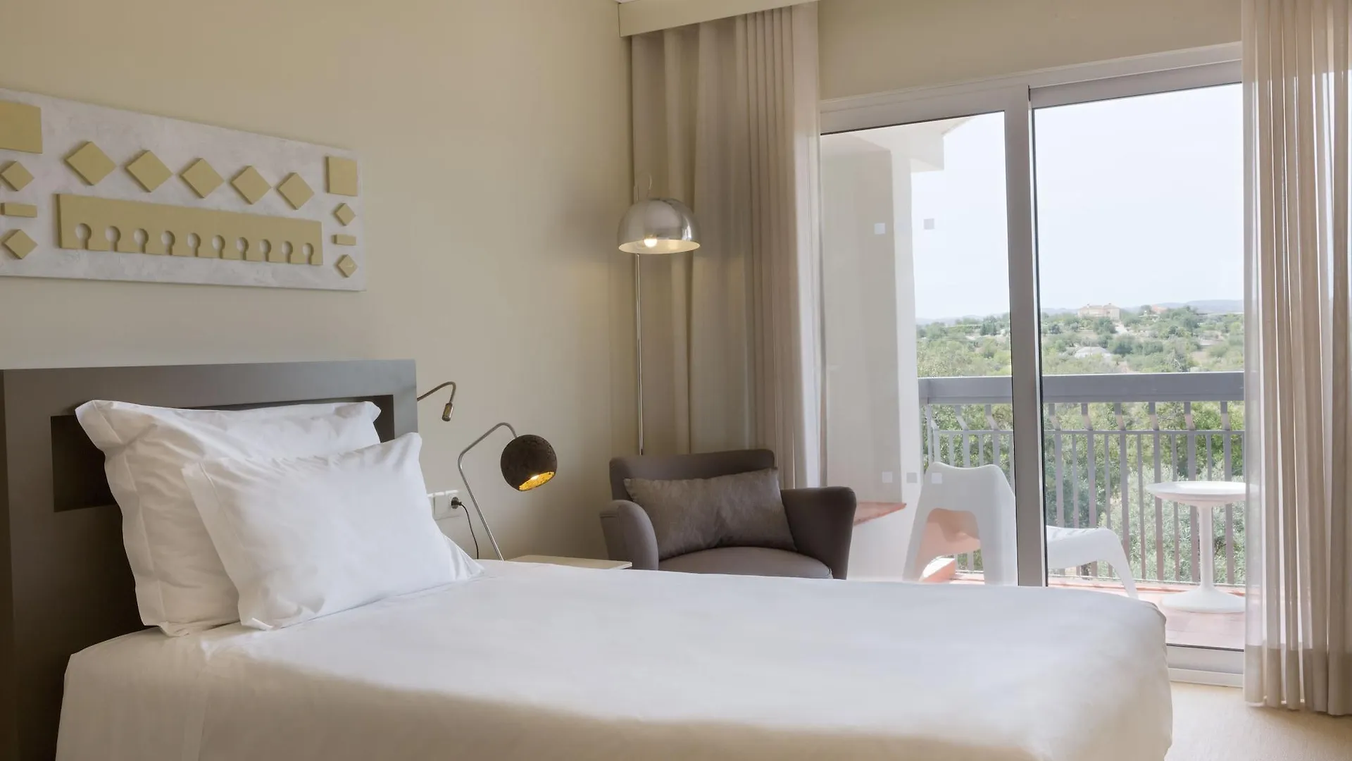 Ozadi Tavira Hotel